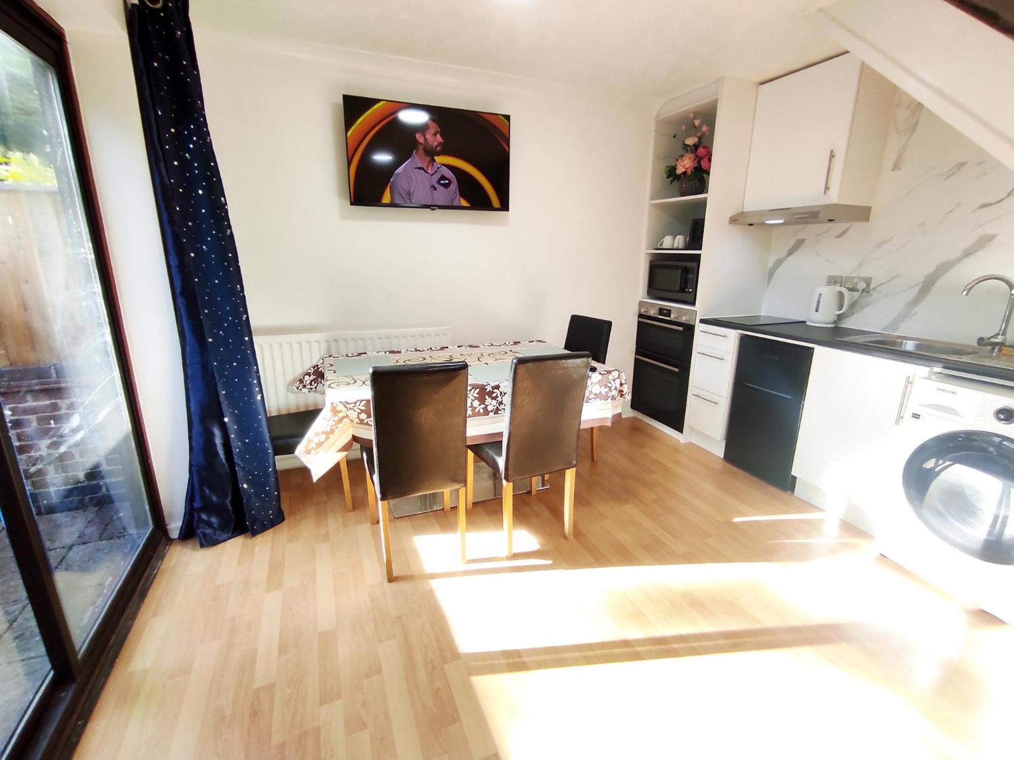 The Swans - Two-Bedroom City Centre House With Parking Oxford Exterior photo